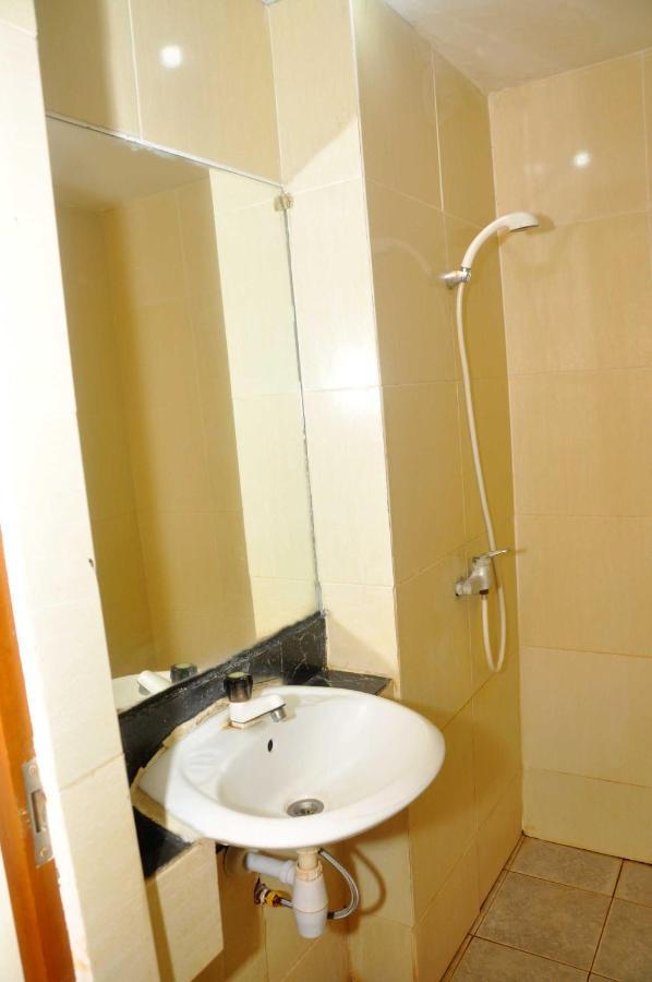 Отель Ams Penthouse Джакарта Экстерьер фото