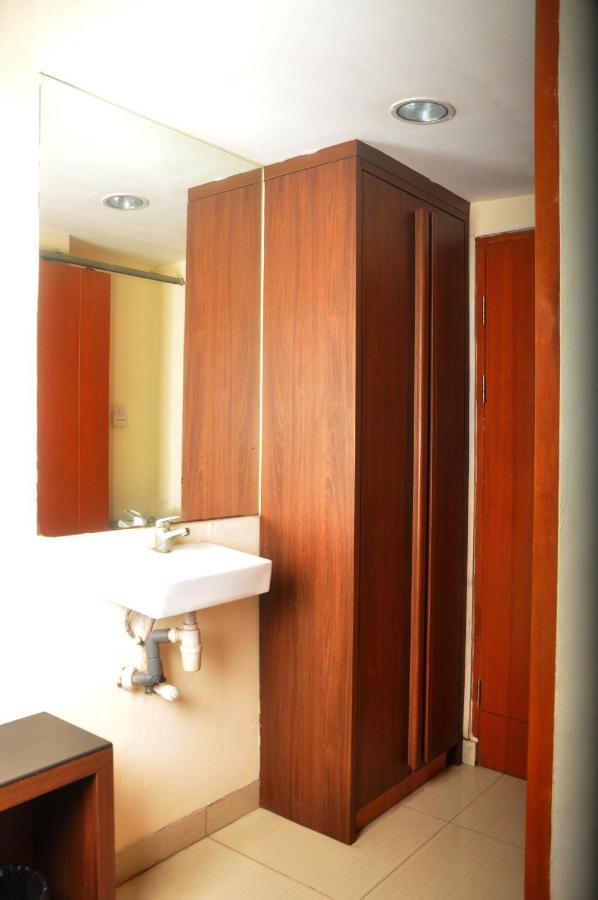 Отель Ams Penthouse Джакарта Экстерьер фото