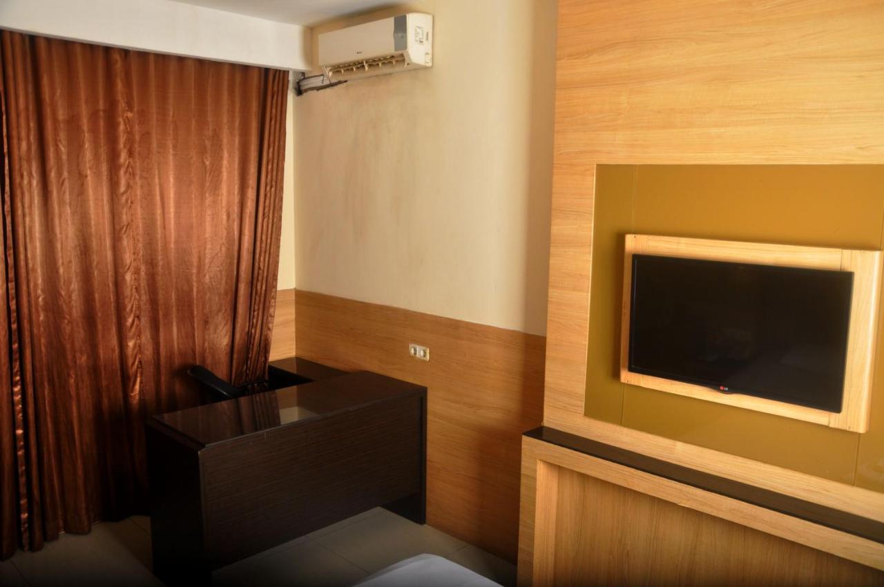 Отель Ams Penthouse Джакарта Экстерьер фото